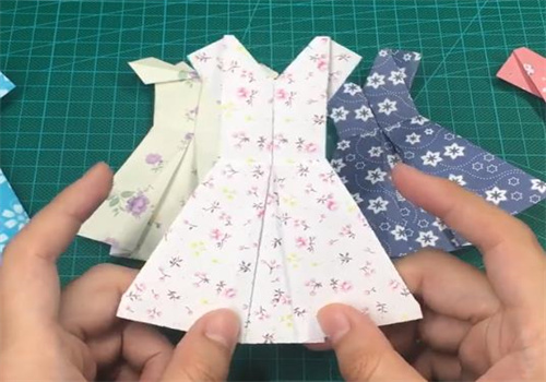 如何用纸做裙子（怎样折漂亮又简单的裙子）