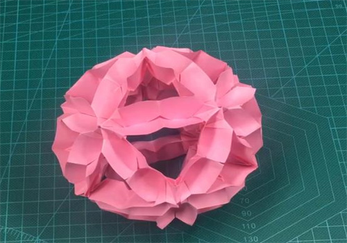 怎样制作彩纸花球（鲜花花球怎么做）
