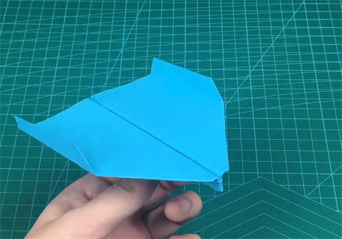 怎样折纸飞机能让飞机飞得久（飞的最久纸飞机怎么折）