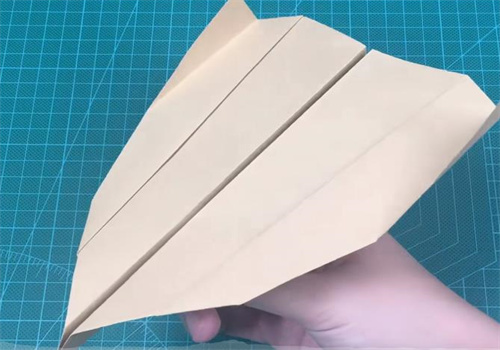 怎样折纸飞机能飞回来（折纸飞机的方法是怎样的）