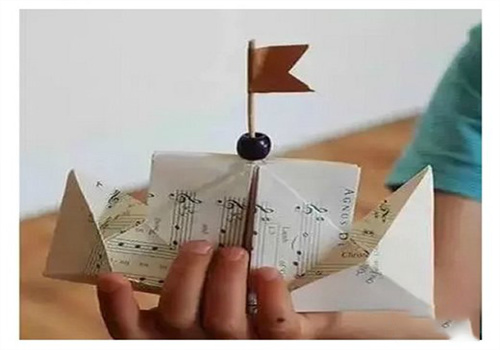 用纸折轮船简单方法（diy折纸轮船步骤图解）