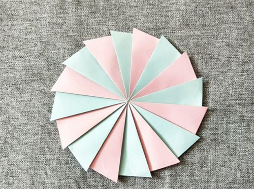 折纸教程：简单易学的折纸转盘，好看又好玩，快来试试！